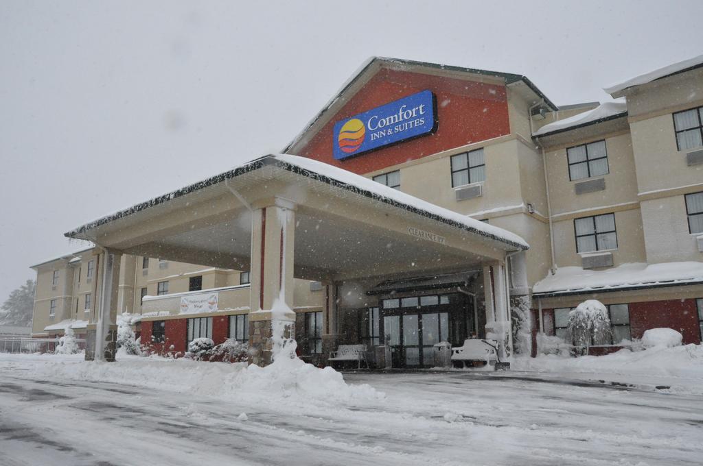 Comfort Inn & Suites Adj To Akwesasne Mohawk Casino Hogansburg Eksteriør billede